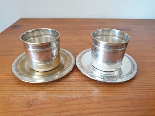 Paire tasse sous - paire, et