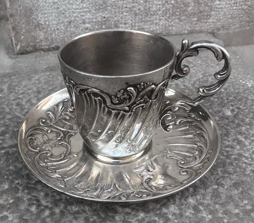 Tasse sous - tasse, et