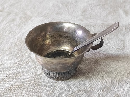Ancienne tasse cuillère - +,