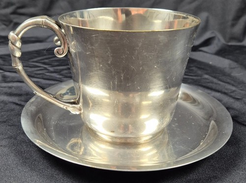 Ancienne grosse tasse - et, sous