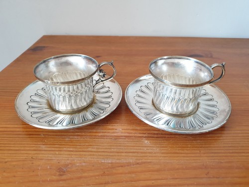 Paire tasse sous - paire, et