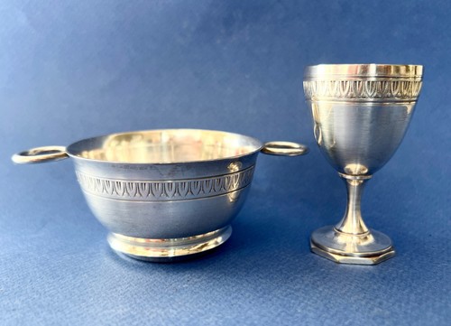 Coquetier tasse à - +,